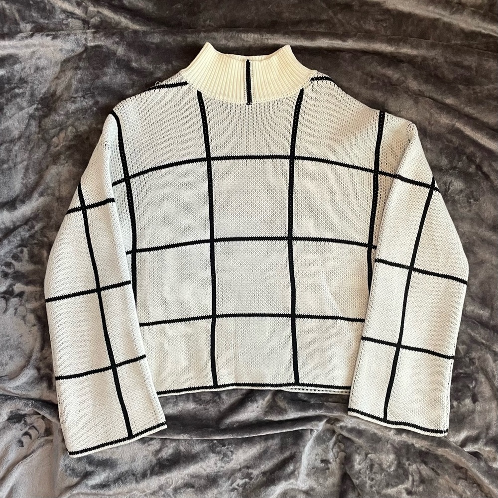 Black and White Grid Pattern Turtleneck Sweater